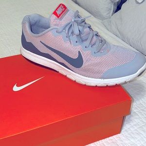 NIKE tennis shoes grey mesh with coral pink accent. Sz 11